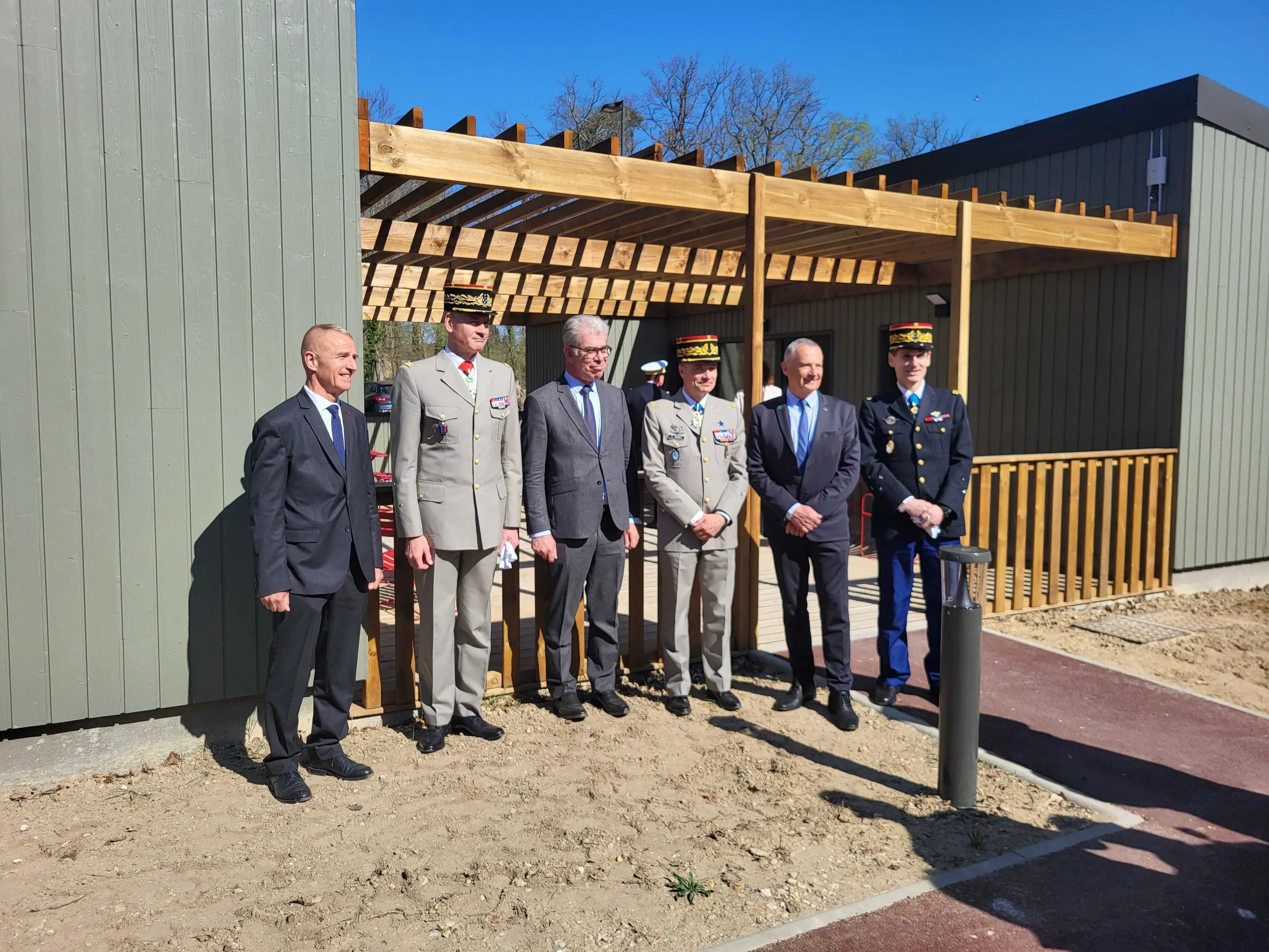 Photographie lors de l'inauguration du village des blessés en 2025