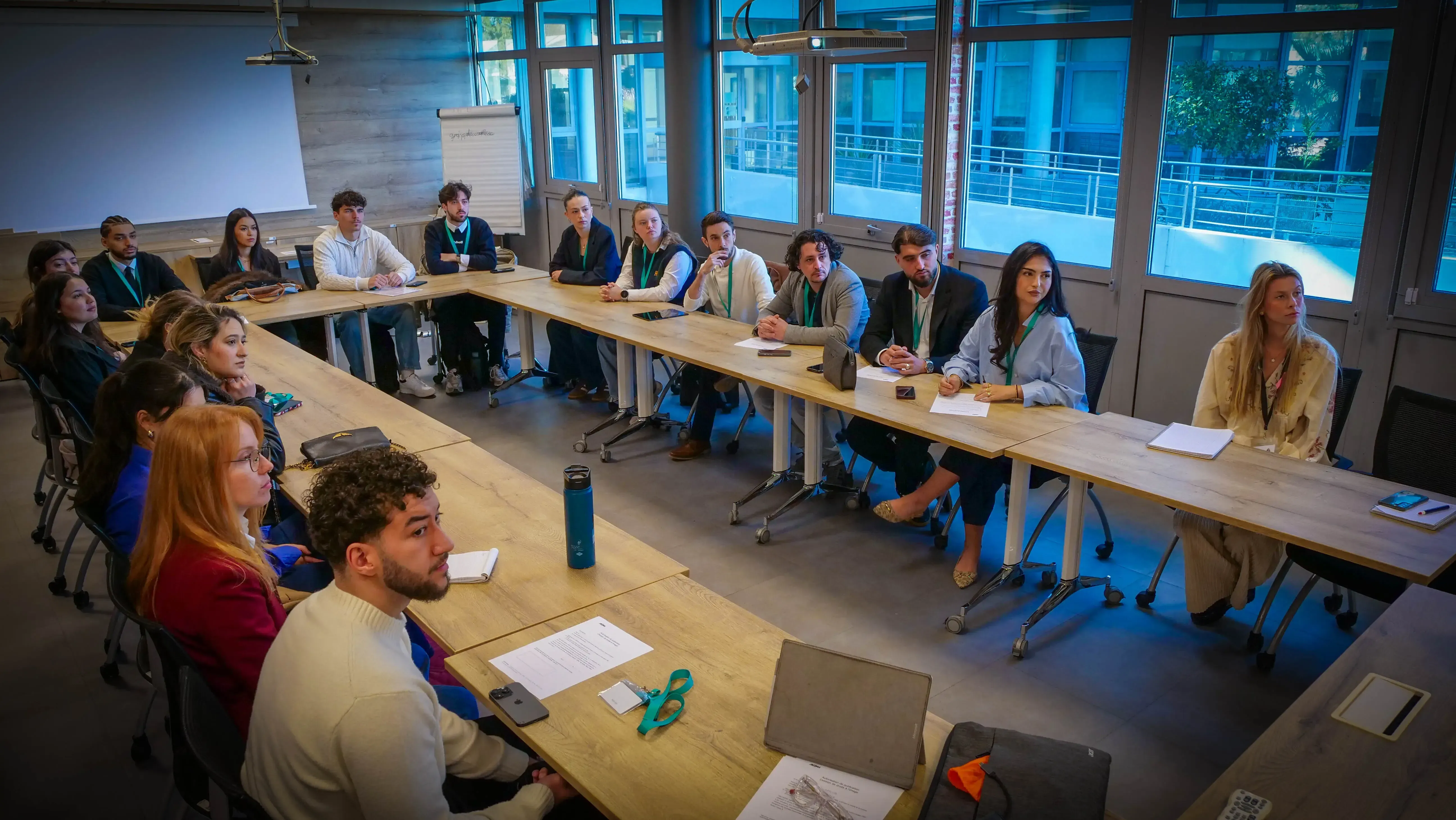 Etudiants au siège AGPM de Toulon