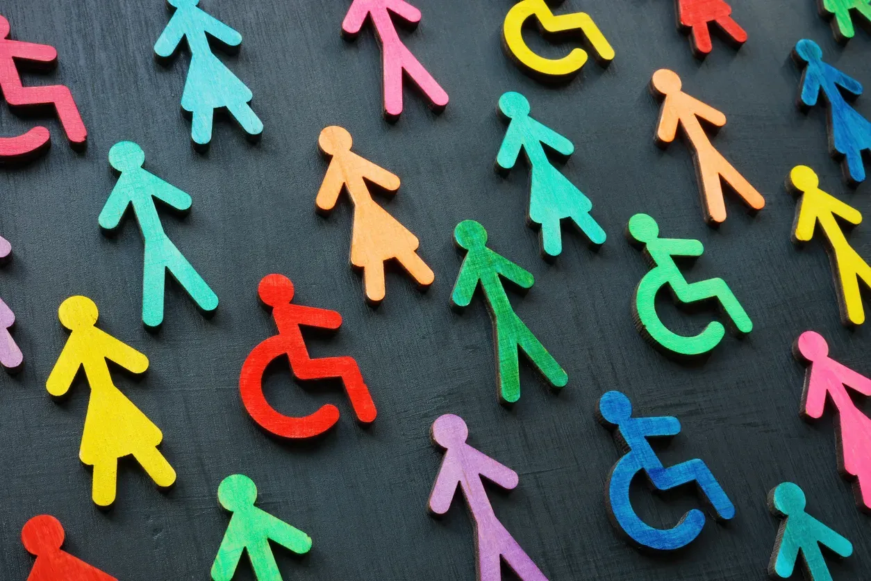 Icones représentant la diversité, l'inclusion : homme, femme, handicapé sans distinction de couleur, d'origine ...